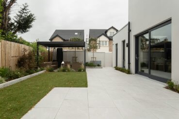 What's the difference between a pergola and a gazebo?