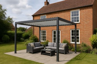 Aluminium Pergola in front of the typical english house
